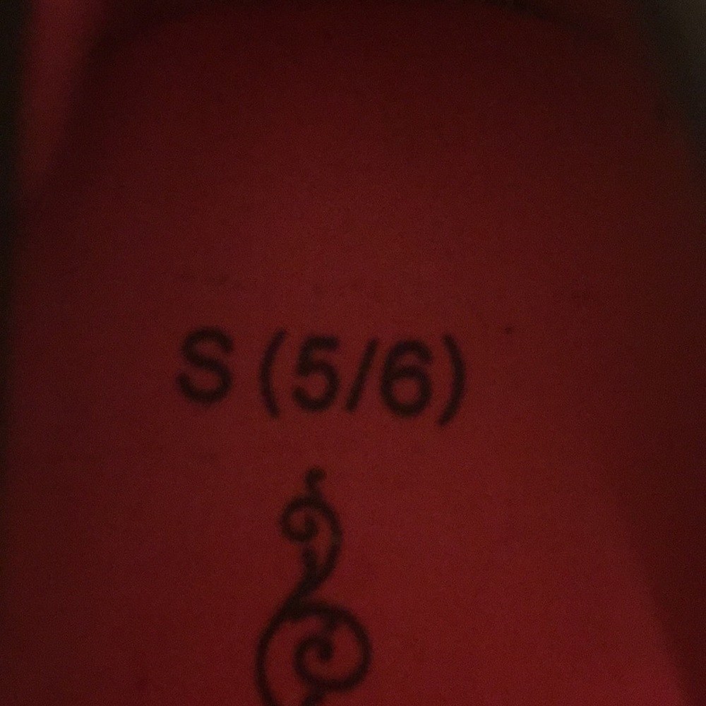 Shoe - Picture 2 of 5